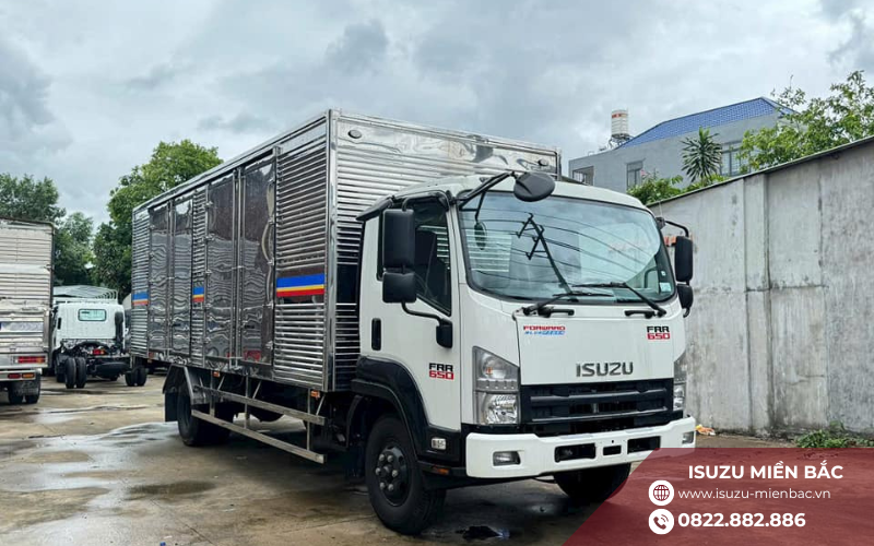 Xe tải Isuzu FRR 650 thùng kín 6 tấn