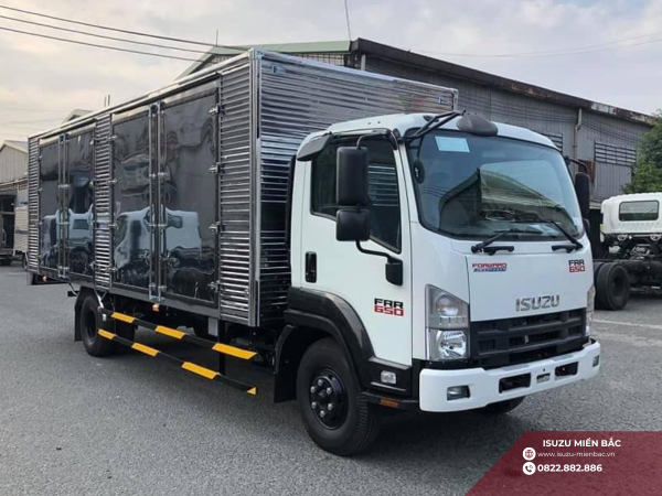 Xe tải Isuzu FRR 650 thùng kín 6 tấn