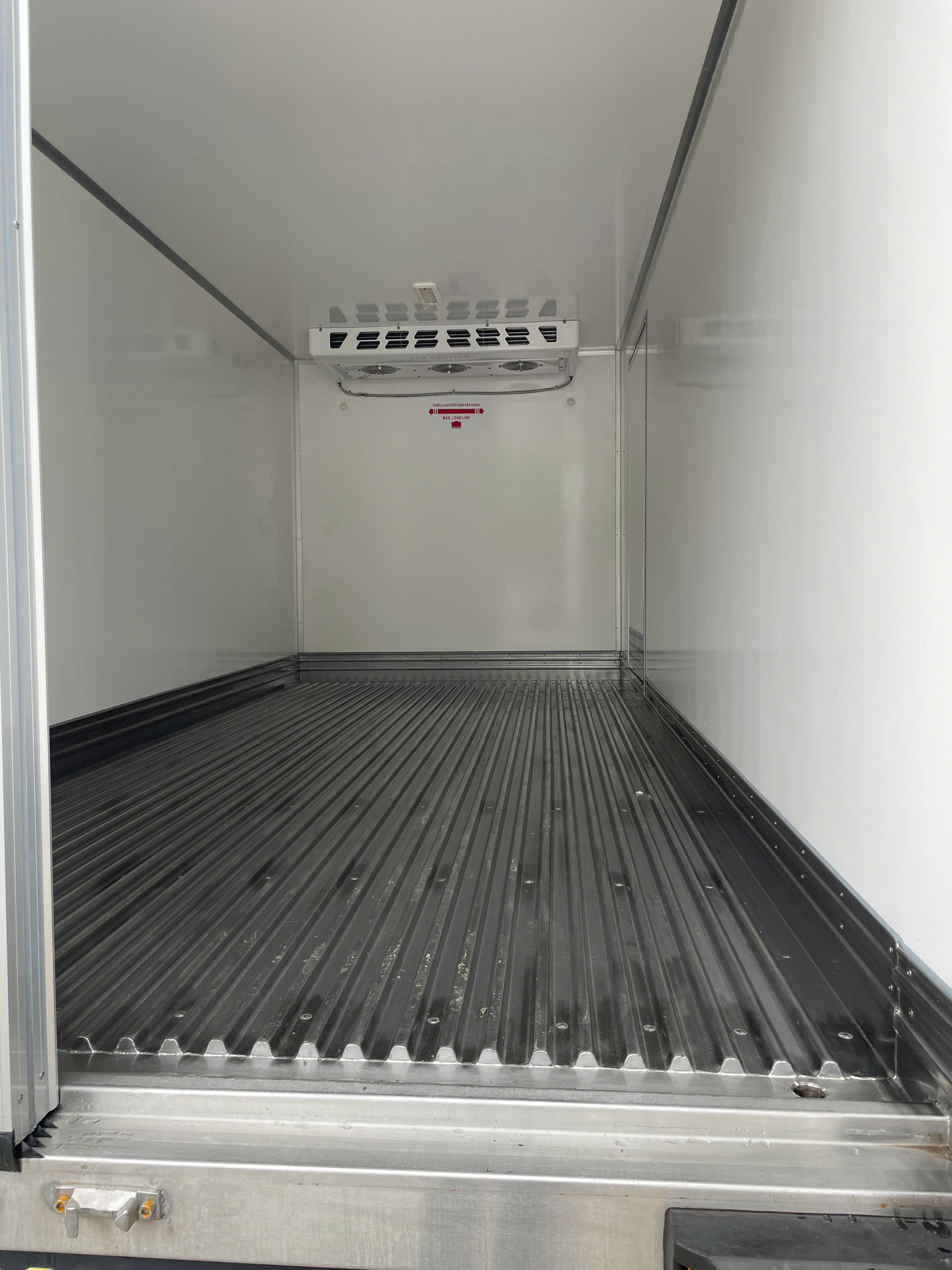 xe-tai-isuzu-dong-lanh-npr-400-3 (8)